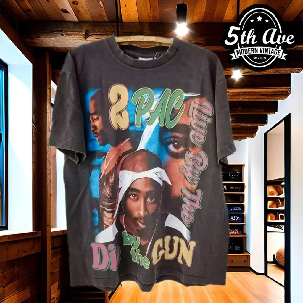 趣味・スポーツ・実用 TUPAC SHAKUR LEGACY Tupac Shakur: Legacy & Lyrics Commemorative Crewneck Tee