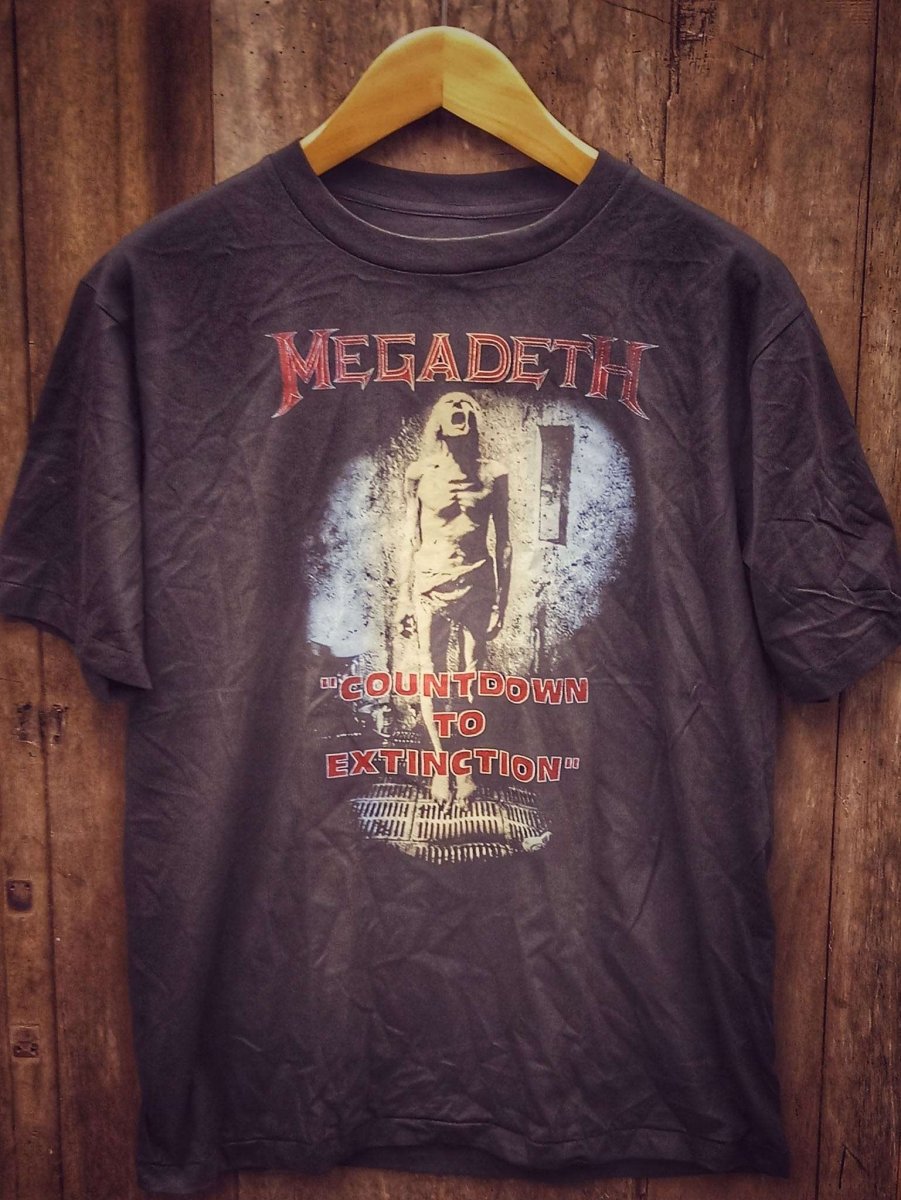 Megadeth 'Countdown to Extinction' Distressed Graphic T-Shirt - Vintage Band Shirts